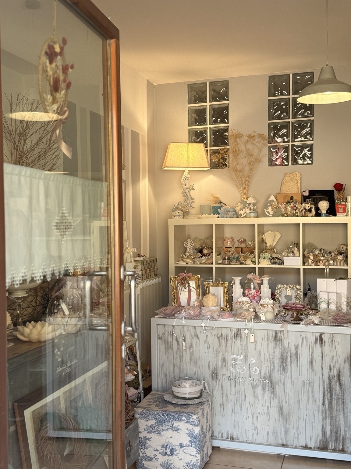 Uno sguardo nella bottega di Elisa, tra creazioni e decorazioni